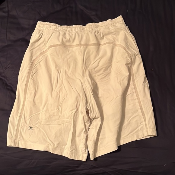 Men’s white lululemon shorts. Size medium - Picture 2 of 2
